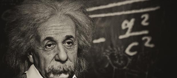 Albert Einstein tenía el escritorio siempre desordenado Albert Einstein tenía el escritorio siempre desordenado