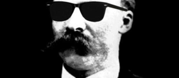 Algo sobre el bigote más emblemático de la filosofía. Algo sobre el bigote más emblemático de la filosofía.
