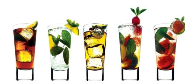Con ginebra o ron, los cócteles son perfectos para cualquier ocasión. Con ginebra o ron, los cócteles son perfectos para cualquier ocasión.