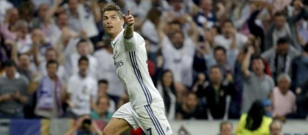 Cristiano Ronaldo sigue agrandando su leyenda europea con el Real Madrid. Foto: images.clarin.com Cristiano Ronaldo sigue agrandando su leyenda europea con el Real Madrid. Foto: images.clarin.com
