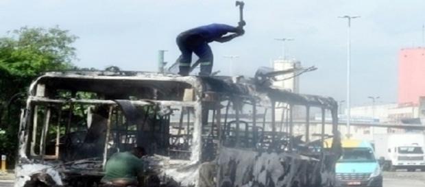 Guerra entre traficantes isola Baixada Fluminense no Rio Guerra entre traficantes isola Baixada Fluminense no Rio