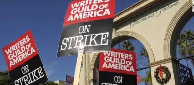 Hollywood crisis averted: Writers reach deal with studios - todayevery.com Hollywood crisis averted: Writers reach deal with studios - todayevery.com