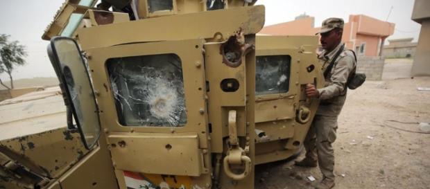 Isis attack kills 32 near Syria refugee camp on Iraq border Isis attack kills 32 near Syria refugee camp on Iraq border