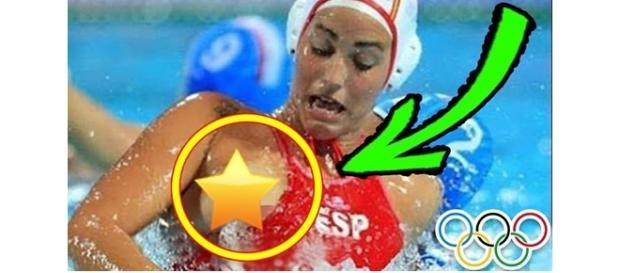 Nadadora foi traída pelo maiô durante os Jogos Olímpicos Nadadora foi traída pelo maiô durante os Jogos Olímpicos