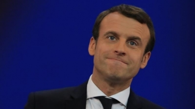 Emmanuel Macron désormais sous les 60%