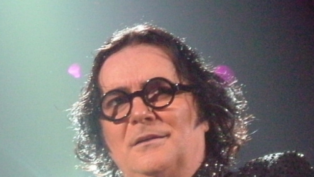 Renato Zero nei concerti avvicina le generazioni