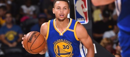 Stephen Curry and the Warriors look to go up 3-0 when they visit San Antonio on Saturday. [Image via Blasting News image library/slamonline.com]