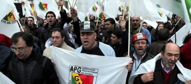 A 24 de maio, os militares da GNR vão manifestar-se mais uma vez. A 24 de maio, os militares da GNR vão manifestar-se mais uma vez.