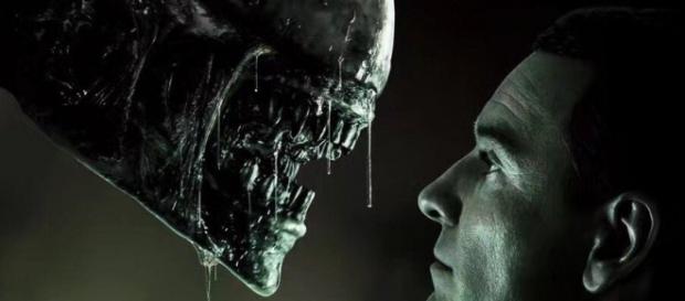 Imagen de Alien y Androide David (via Hemeroteca - blogdecine.com) Imagen de Alien y Androide David (via Hemeroteca - blogdecine.com)