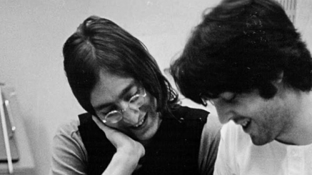 John Lennon e Paul McCartney, fotografati da Linda McCartney