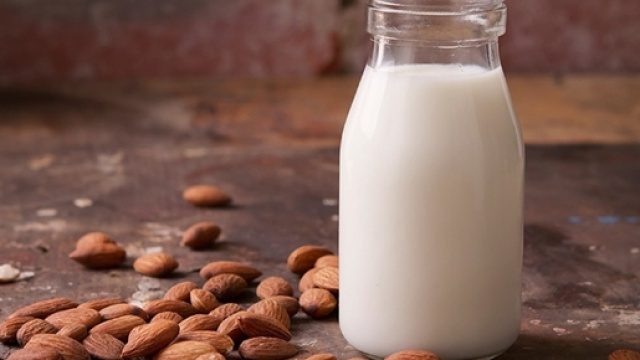 Muore bimbo di 7 mesi nutrito solo con latte vegetale, genitori ... - ilgazzettino.it