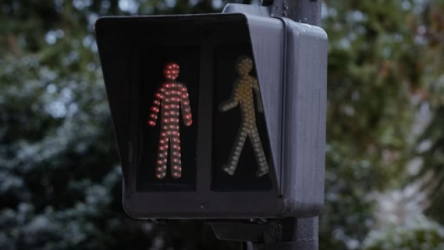 Un fotogramma dello spot della nuova campagna parigina per la sicurezza stradale