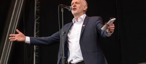 Jeremy Corbyn given rock star reception as he declares Merseyside ... - liverpoolecho.co.uk