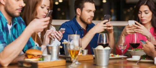 Dipendenza da Smartphone: come liberarsene, secondo gli esperti del Cleveland Clinic's Center for Behavioral Health - neurotracker.net