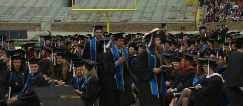 Notre Dame graduates walk out over VP Mike Pence speech ... - cnn.com