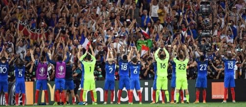 VIDÉO - Euro 2016 : le clapping des Bleus avec leurs supporters au ... - rtl.fr