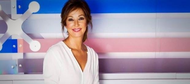 Ana Rosa Quintana, en el plató de Telecinco Ana Rosa Quintana, en el plató de Telecinco