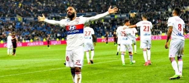 Lacazette quitte Lyon en passant la barre des 100 buts Lacazette quitte Lyon en passant la barre des 100 buts