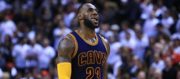 Lebron James enciende la final de conferencia este de la NBA. Lebron James enciende la final de conferencia este de la NBA.