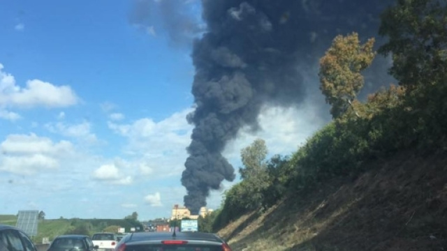 Incendio Eco X Pomezia: nuovi focolai