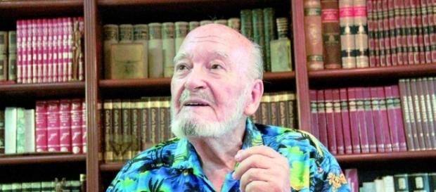 Don Paulino de Ariño nos abre las puertas de su templo personal. Don Paulino de Ariño nos abre las puertas de su templo personal.