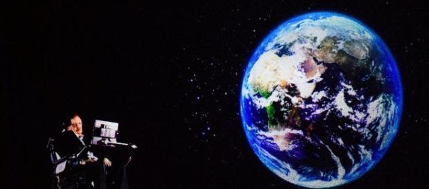 Hawkings abre el debate sobre la supervivencia de los humanos. Hawkings abre el debate sobre la supervivencia de los humanos.