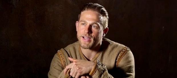 King Arthur' Photos Feature 'Hustler' Charlie Hunnam - screencrush.com King Arthur' Photos Feature 'Hustler' Charlie Hunnam - screencrush.com