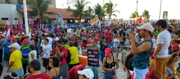 Manifestação em Fortaleza pedindo a saída de Michel Temer Manifestação em Fortaleza pedindo a saída de Michel Temer