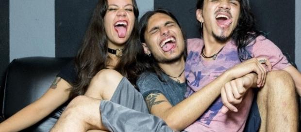 O 'trisal' está muito satisfeito com o relacionamento O 'trisal' está muito satisfeito com o relacionamento