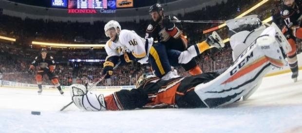 Pontus Aberg tuvo el gol del triunfo para Nashville. NHL.com. Pontus Aberg tuvo el gol del triunfo para Nashville. NHL.com.