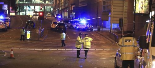 C'è stata un'esplosione al concerto di Ariana Grande a Manchester ... - ilpost.it