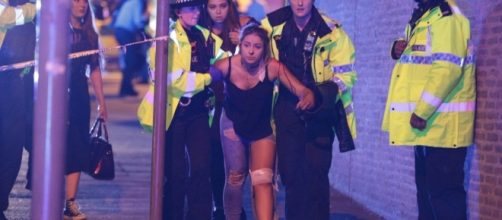 Manchester, due esplosioni al concerto di Ariana Grande ed è ... - spetteguless.it