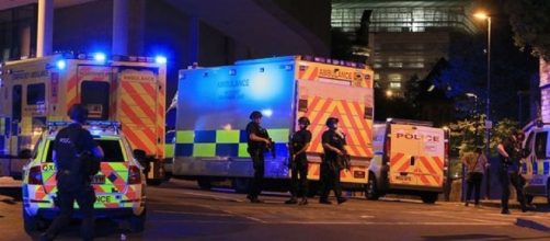 Manchester, strage al concerto di Ariana Grande: "E' terrorismo"