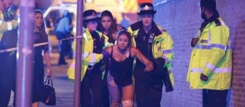 Terrore a Manchester, l'Isis ha rivendicato la strage al concerto di Ariana Grande