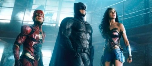 Zack Snyder Brushes Off Rumors That 'Justice League' Is 3 Hours Long - theplaylist.net