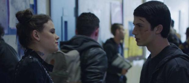 Clay ( Dylan Minette ) et Skye ( Sosie Bacon ) Clay ( Dylan Minette ) et Skye ( Sosie Bacon )