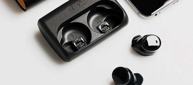 Control the Dash Pro Smart Earphones with Gestures | Cool Material - coolmaterial.com Control the Dash Pro Smart Earphones with Gestures | Cool Material - coolmaterial.com
