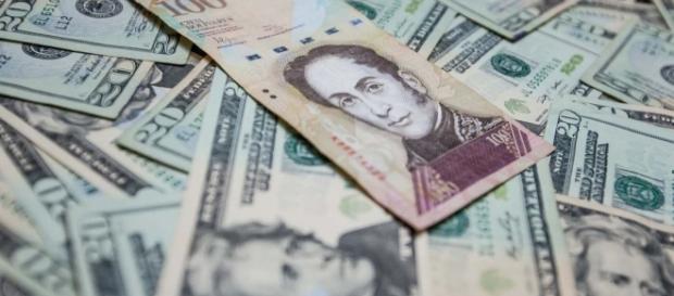 El DICOM. ¿Un sistema cambiario beneficioso para el ciudadano o estratégico para el gobierno? Foto:efectococuyo.com El DICOM. ¿Un sistema cambiario beneficioso para el ciudadano o estratégico para el gobierno? Foto:efectococuyo.com