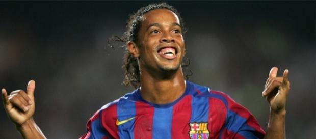 Foto Ronaldinho celebrando un gol con Barcelona Foto Ronaldinho celebrando un gol con Barcelona