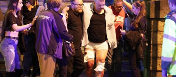 Homem-bomba teria acionado o despositivo quando o público já se retirava da Manchester Arena ( Foto: Reprodução) Homem-bomba teria acionado o despositivo quando o público já se retirava da Manchester Arena ( Foto: Reprodução)
