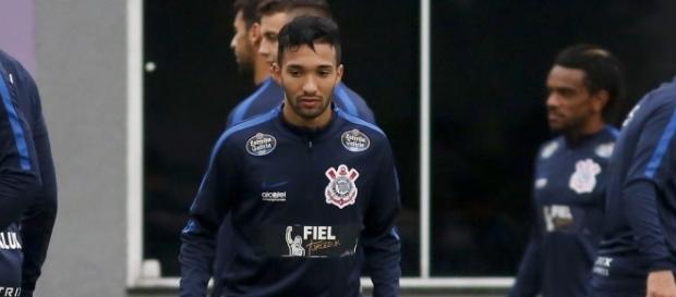 Jogador Clayson deverá fazer sua estreia pelo Corinthians contra o Atlético GO (Foto: Google) Jogador Clayson deverá fazer sua estreia pelo Corinthians contra o Atlético GO (Foto: Google)