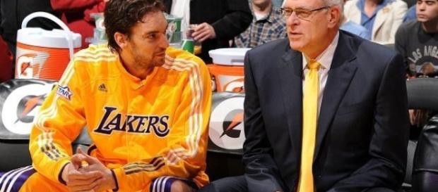Pau Gasol con su maestro zen, Phil Jackson Pau Gasol con su maestro zen, Phil Jackson