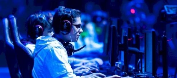 Rise Of College E-Sports - theodysseyonline.com Rise Of College E-Sports - theodysseyonline.com