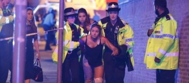 Terrore a Manchester, l'Isis ha rivendicato la strage al concerto di Ariana Grande Terrore a Manchester, l'Isis ha rivendicato la strage al concerto di Ariana Grande
