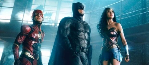 Zack Snyder Brushes Off Rumors That 'Justice League' Is 3 Hours Long - theplaylist.net Zack Snyder Brushes Off Rumors That 'Justice League' Is 3 Hours Long - theplaylist.net
