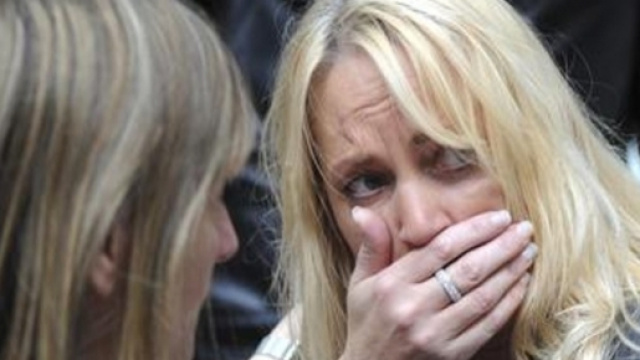 Isis rivendica attentato alla Manchester Arena. 22 morti e 59 feriti per l'eplosione della bomba al concerto. Theresa May: "Probabili altri attacchi".