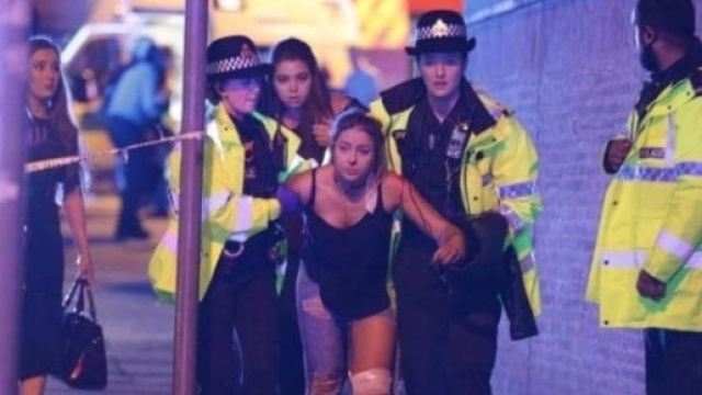 Terrore a Manchester, l'Isis ha rivendicato la strage al concerto di Ariana Grande