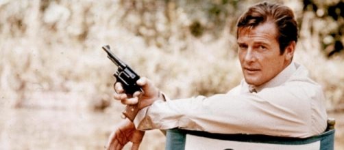 Former James Bond actor Roger Moore dies, aged 89 | TRT World - trtworld.com