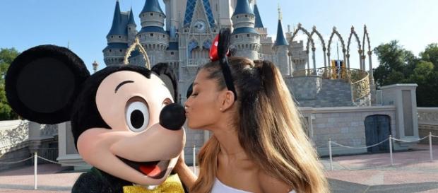Ariana Grande photo via BN library Ariana Grande photo via BN library