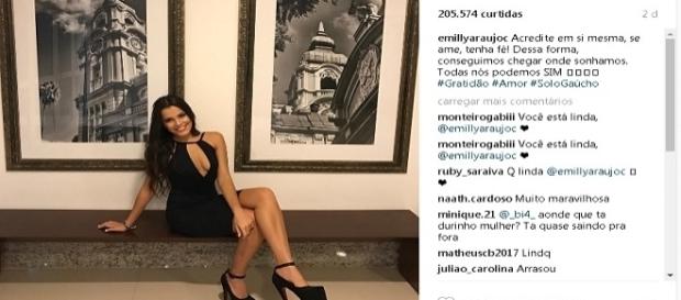 Emilly aparece em roupa sexy no Instagram Emilly aparece em roupa sexy no Instagram